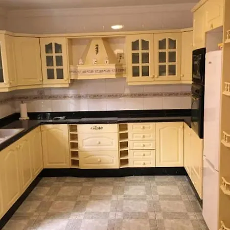 Holiday home Spacious House Near El With Fenced Garden *