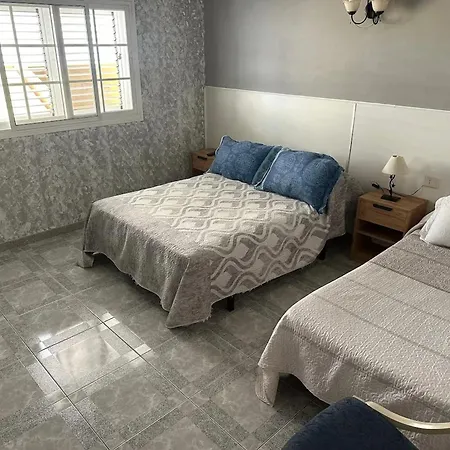 Holiday home Spacious House Near El With Fenced Garden