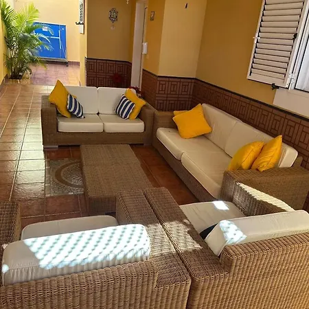 Holiday home Spacious House Near El With Fenced Garden *