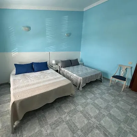 Spacious House Near El With Fenced Garden