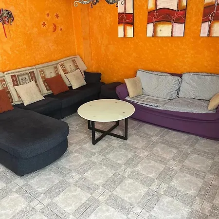Holiday home Spacious House Near El With Fenced Garden