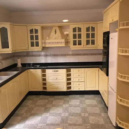 Spacious House Near El With Fenced Garden Holiday home *