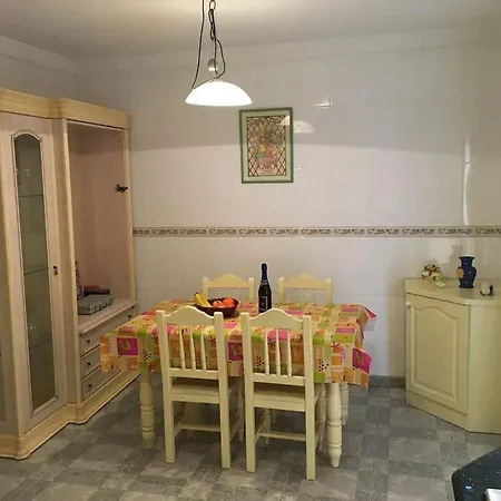 Holiday home Spacious House Near El With Fenced Garden *
