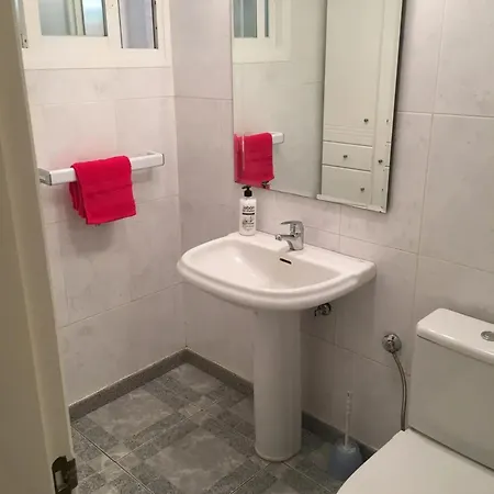 Spacious House Near El With Fenced Garden Holiday home