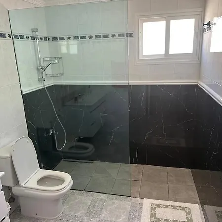 Spacious House Near El With Fenced Garden Holiday home *