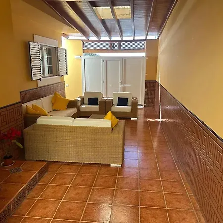 Holiday home Spacious House Near El With Fenced Garden *