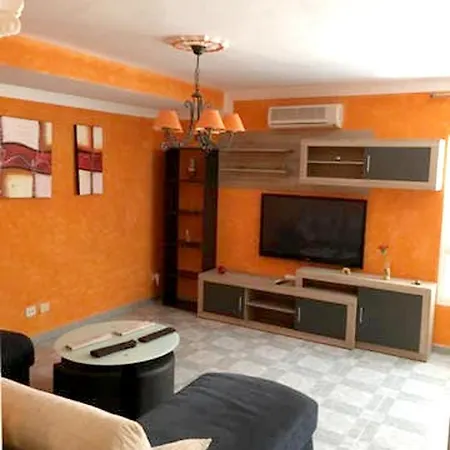 Holiday home Spacious House Near El With Fenced Garden